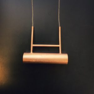 maitena-ganboa-joyas-autor107 Colgante de cobre bañado en oro y cadena de plata de Maitena Ganboa Joyas de Autor