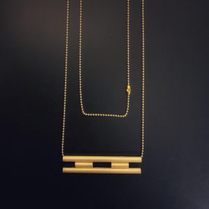 maitena-ganboa-joyas-autor111 Colgante de latón con baño de oro de Maitena Ganboa Joyas de Autor